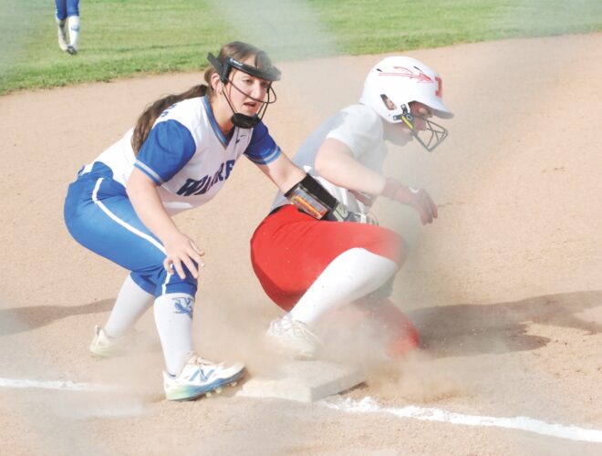 Jayda Murray, Danica Gates lead Warren past PHS, 8-6